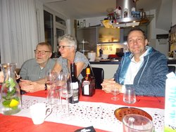 Samen met mijn zus Inge, Simon en Peter aan tafel.