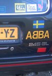 Op mijn oude Volvo staat ook mijn ABBA passie.