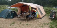 Onze tent op camping Bakkum 5 augustus 2010 (regent het?)