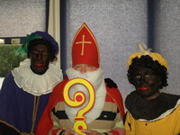 Drie generaties Lasker vlnr. Peter, Ben, Tim als Sinterklaas en zwarte Piet