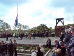 Dodenherdenking in Overveen op de Erebegraafplaats. Hier worden de slachtoffers herdacht van de tweede Wereldoorlog. 4 mei 2012.