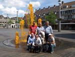 Even poseren met de jongens voor de Oranjefontein in Dordrecht t.g.v. de EK 2012. Het was een mooie en gezellige dag. 10 juni 2012.