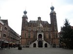 Het stadhuis van Venlo is een vrijstaand stadhuis in renaissancestijl. Het ligt aan het plein De Markt (vroeger ook wel het Cruys geheten). Het ligt namelijk op de kruising van de Lomstraat/Vleesstraat en Steenstraat/Gasthuisstraat. Het stadhuis is gebouwd in 1598 door architect Van Bommel. 7 januari 2012.