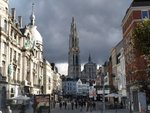 Doorkijk vanaf de Scheldkade richting de Kathedraal Onze Lieve Vrouw in het centrum van Antwerpen 27 oktober 2012.