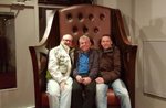 Samen met Cees en Peter op een reuzenstoel in de Stadsschouwburg Velsen 3 februari 2016