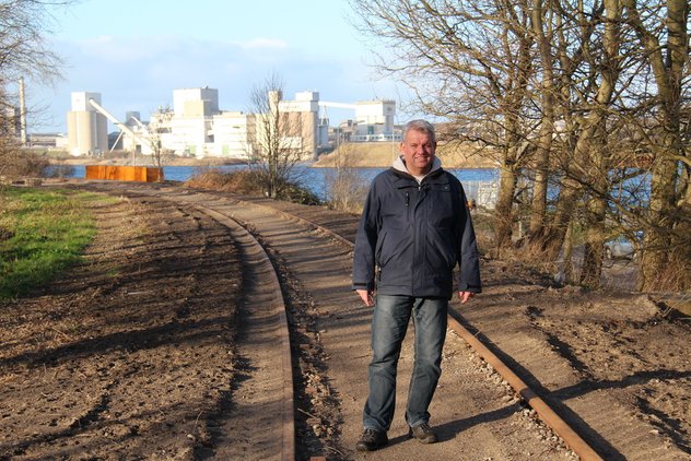 Ik sta op de oude spoorlijn van IJmuiden 4 januari 2015