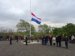 Erebegraafplaats Overveen tijdens dodenherdenking op 4 mei 2017