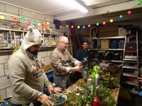 Kerststukjes maken bij ons in de garage 16 december 2017