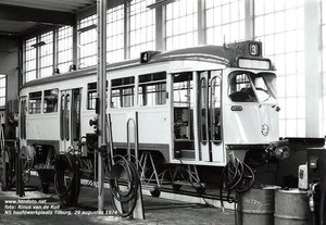 PCC tram van de HTM in de Hoofdwerkplaats van NS in Tilburg voor een renovatie 29 augustus 1974 (foto Rinus van der Kuil)
