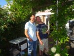 Op visite bij Serge samen met Peter in de achtertuin 2 september 2017