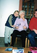 Mijn lieve moeder Ida samen met Tim en ik tijdens Sinterklaas in 2002