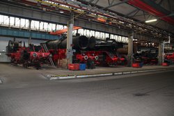 De fabriekshal met stoomlocs in Meiningen