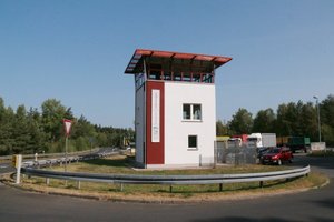Voormalig wachttoren bij de voormalige binnengrens van Duitsland bij 