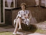 Mijn moeder Ida Mathot in de achtertuin van de Vivaldistraat 31 in Heemskerk 1960