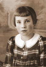 Mijn moeder Ida toen ze een jaar of 8 was (1937