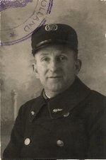 Mijn Opa Theo van maris in zijn conducteursuniform van de NZH 1939