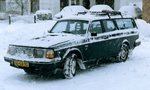 Mijn eigen Volvo GL uit 1981 tijdens een wintersportvakantie 1988