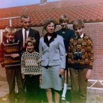 De hele familie Mathot bij elkaar in de achtertuin 1967