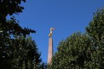 Monument de Souvenir: een eerbetoon aan slachtoffers van beide wereldoorlogen met de vergulde overwinningsgodin ‘Gëlle Fra’. 